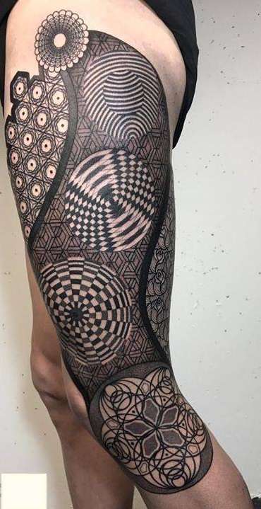 Tatuaje en el muslo - círculos