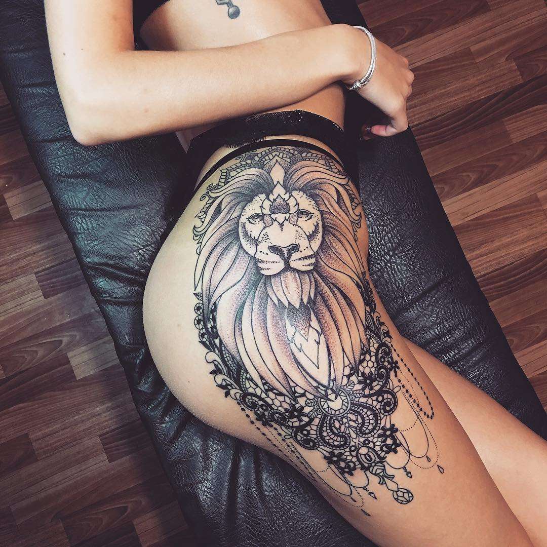 Tatuaje en el muslo - león