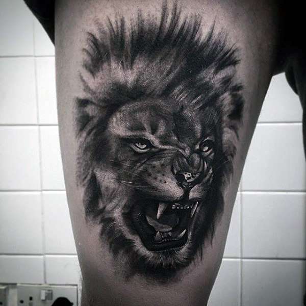 Tatuaje en el muslo - león