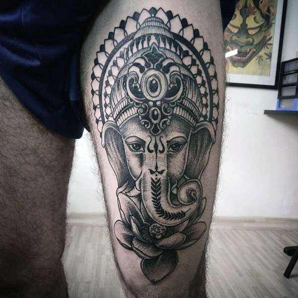 Tatuaje en el muslo - elefante
