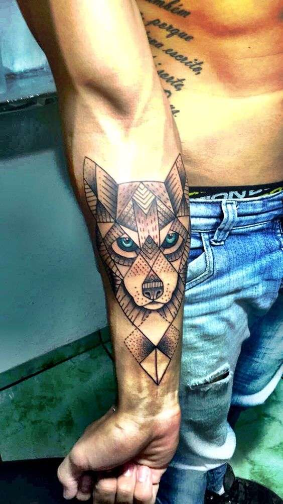 Tatuaje de lobo figuras geométricas