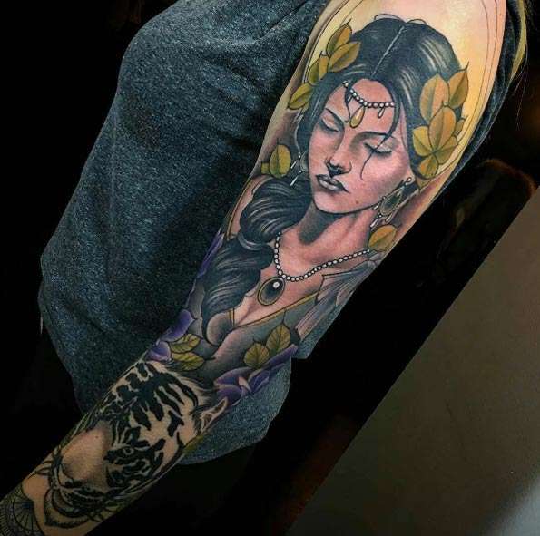 Tatuaje mujer y tigre