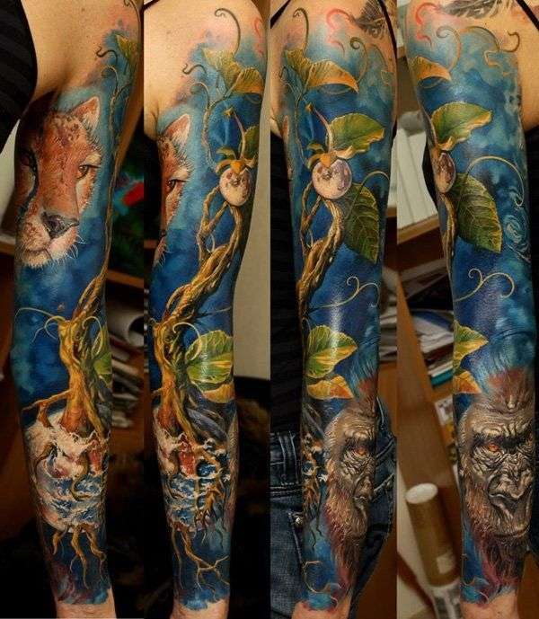 Tatuaje de manga con gorila, árbol y felino