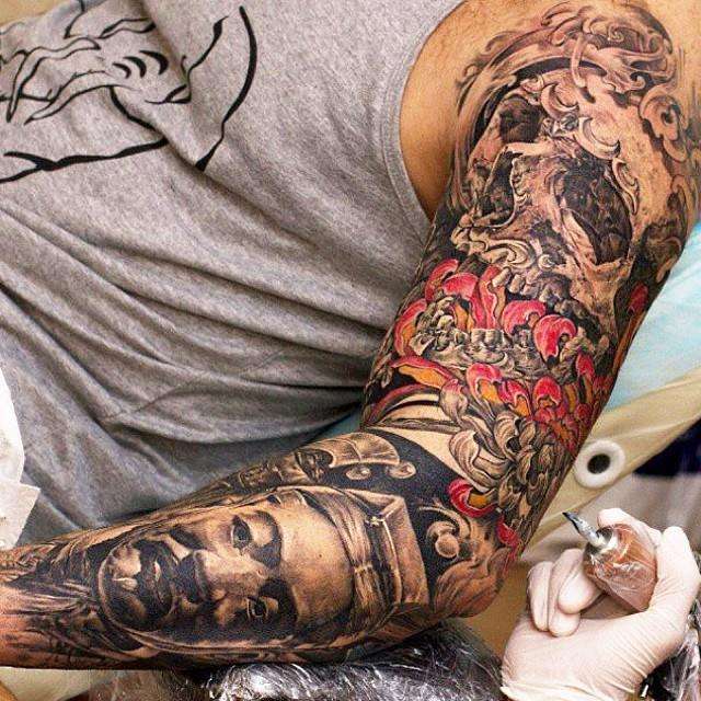Tatuaje de manga con calavera