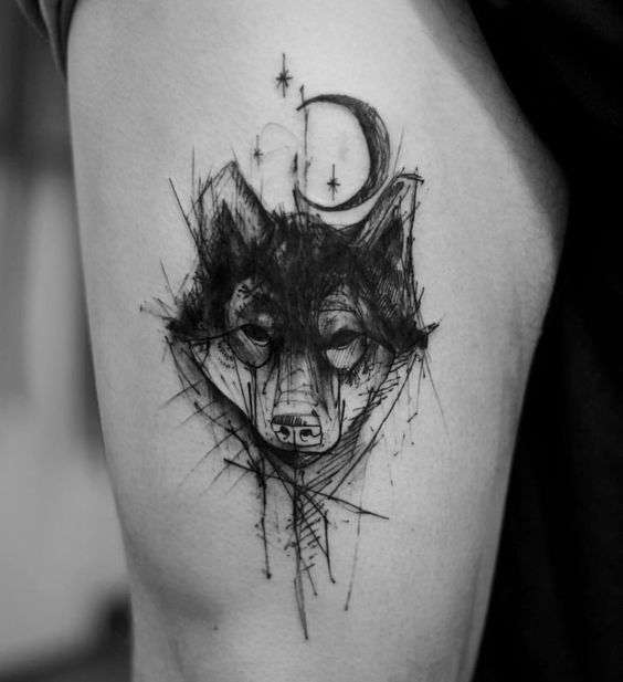 Tatuaje de lobo y luna creciente