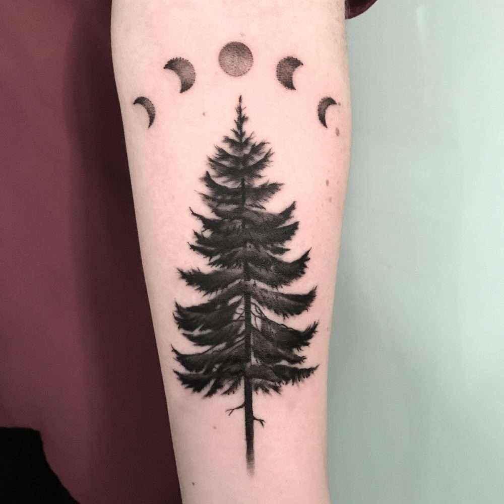 Tatuaje de árbol y fases lunares