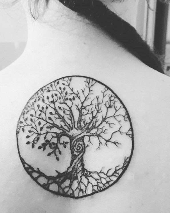 Tatuaje de árbol de la vida en la espalda