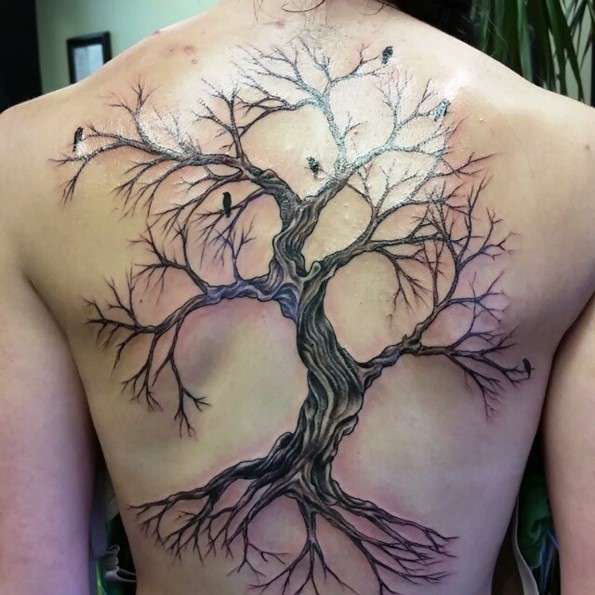 Tatuaje de árbol seco en toda la espalda