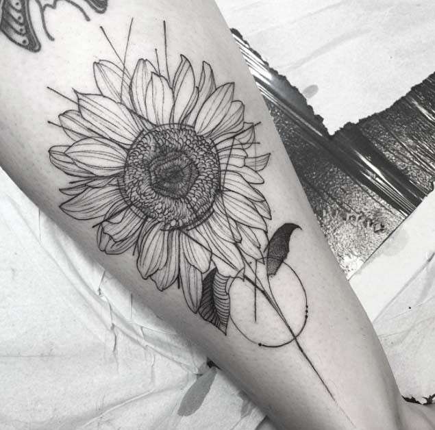 Tatuaje de girasol en blanco y negro - bosquejo