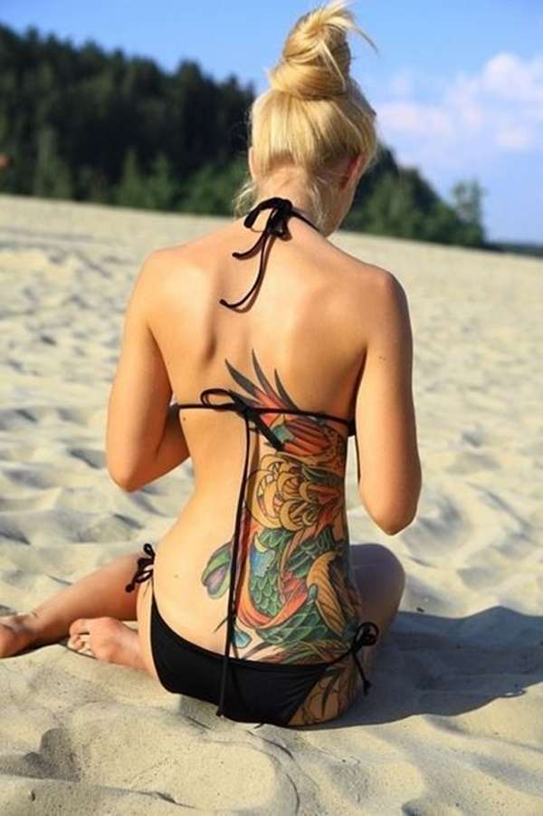 Chicas sexis tatuadas, diseño en colores vivos