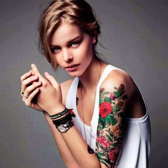 Chicas sexis tatuadas: diseño en brazo