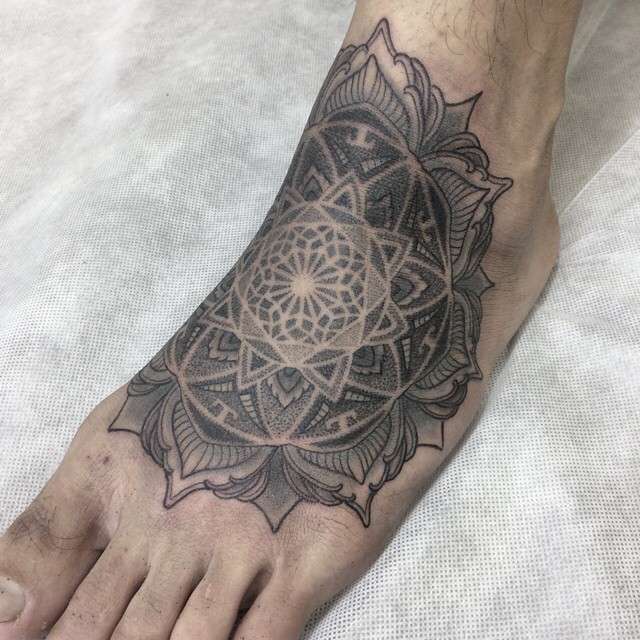 Tatuaje en el pie - mandala
