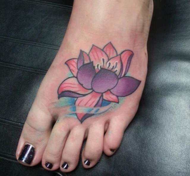 Tatuaje en el pie - flor de loto