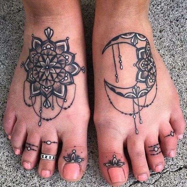 Tatuaje en el pie - sol y luna estilo mandala