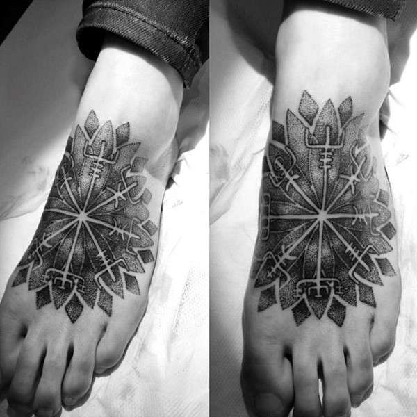 Tatuaje en el pie - flor mandala