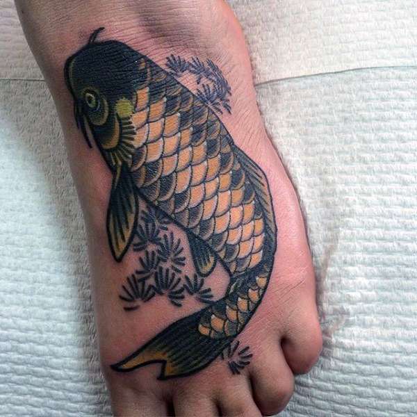 Tatuaje en el pie - pez koi