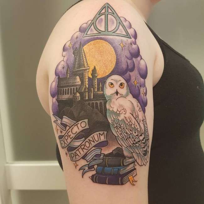 Tatuaje de Harry Potter - Hogwarts, Hedwig, libros y símbolos