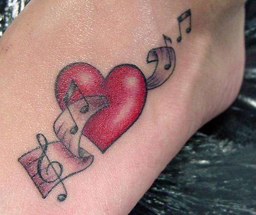 Tatuajes de música: corazón y pentagrama