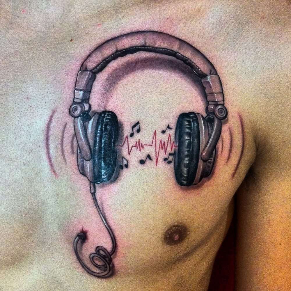 Tatuajes de música: auriculares conectados al corazón