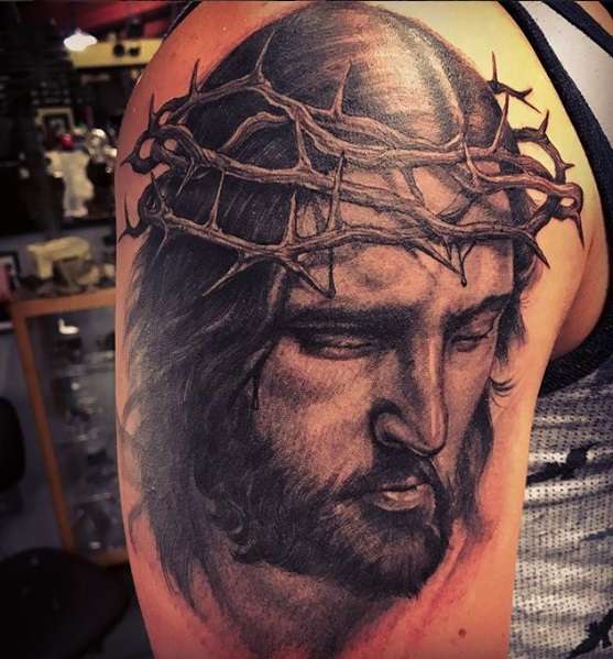 Tatuaje realizado por Corey Miller - Instagram