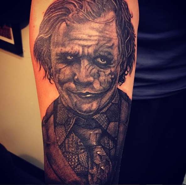 Tatuaje realizado por Corey Miller - Instagram