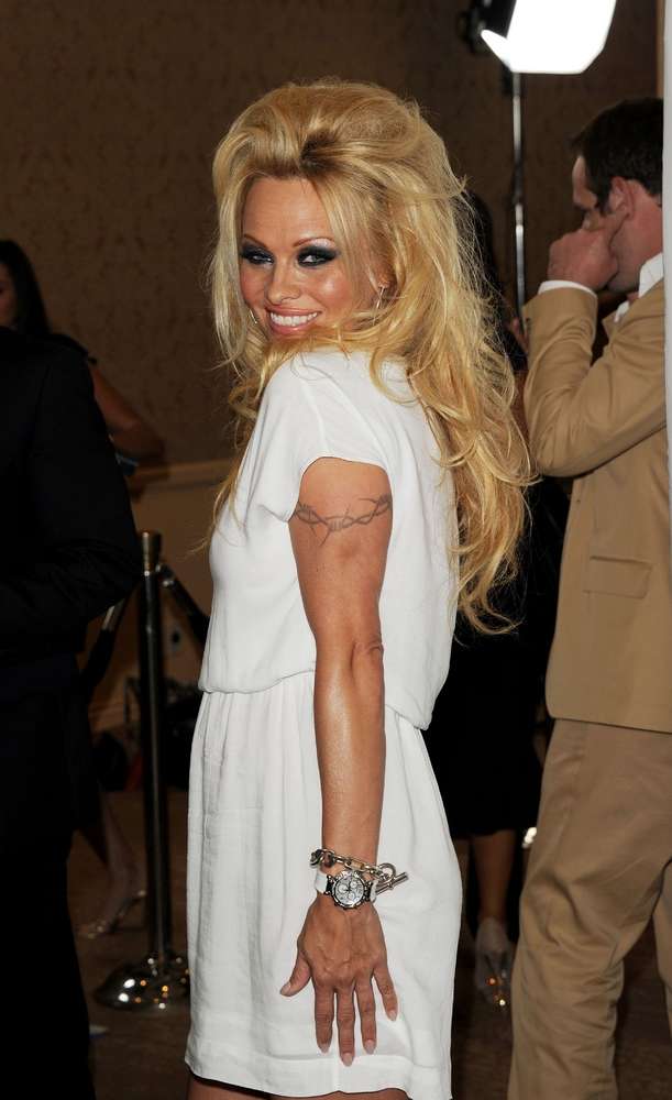 Tatuaje de Pamela Anderson, alambre de púas