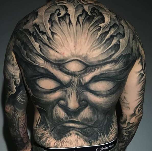Tatuaje realizado por Paul Booth - Instagram