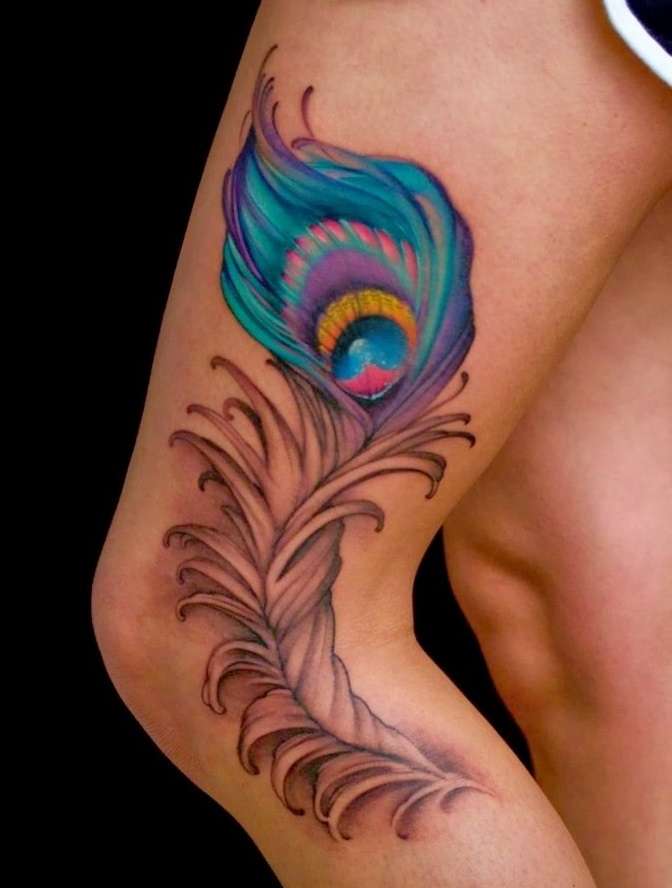 Tatuaje de pluma de pavo real