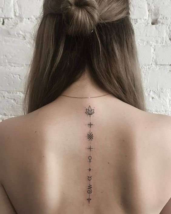 Tatuaje en la columna vertebral: símbolos
