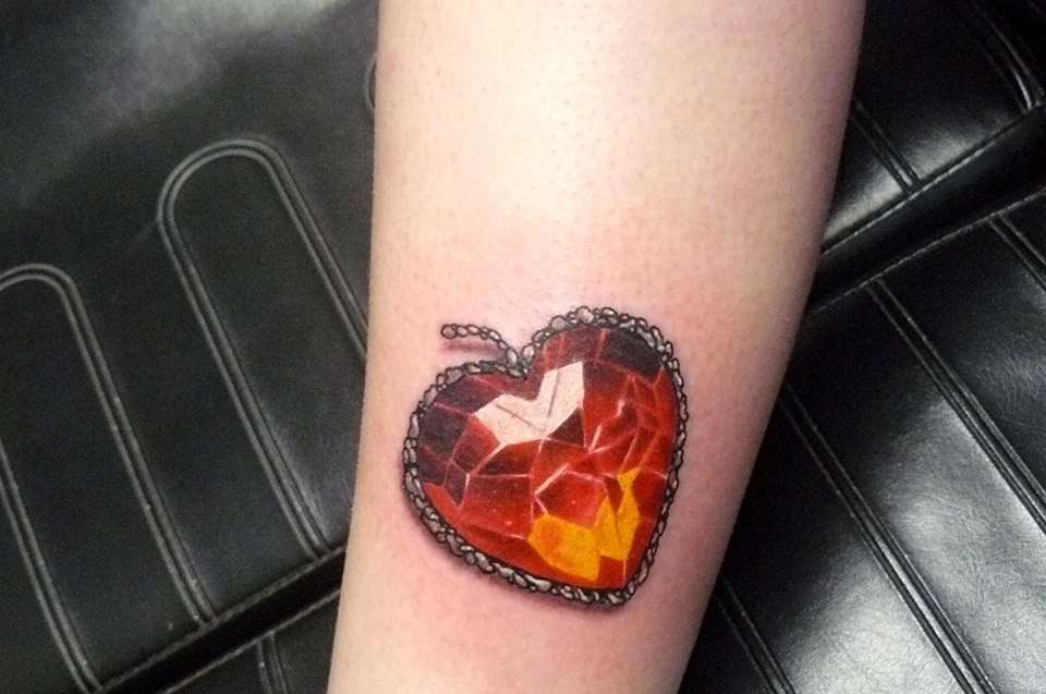 Tatuaje de corazón diamante
