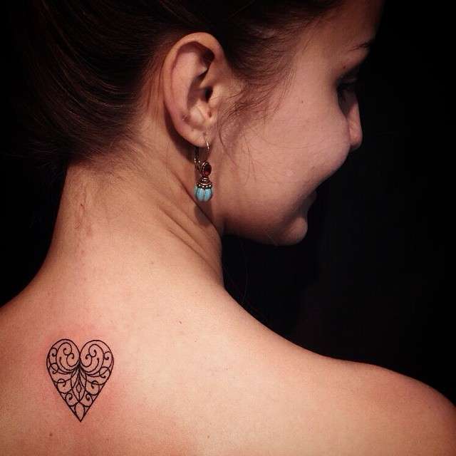 Tatuaje de corazón en la espalda