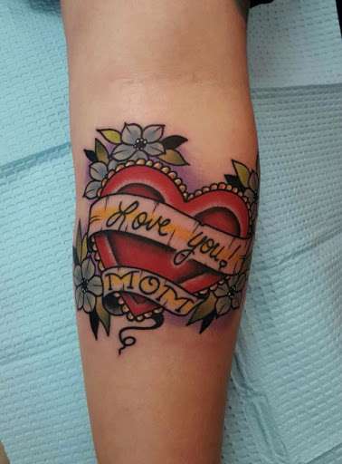 Tatuaje de corazón - Love you Mom