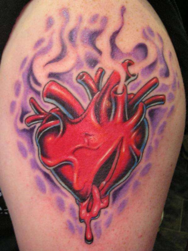 Tatuaje de corazón sangrando