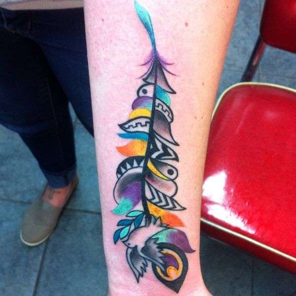 Tatuaje de pluma y paloma