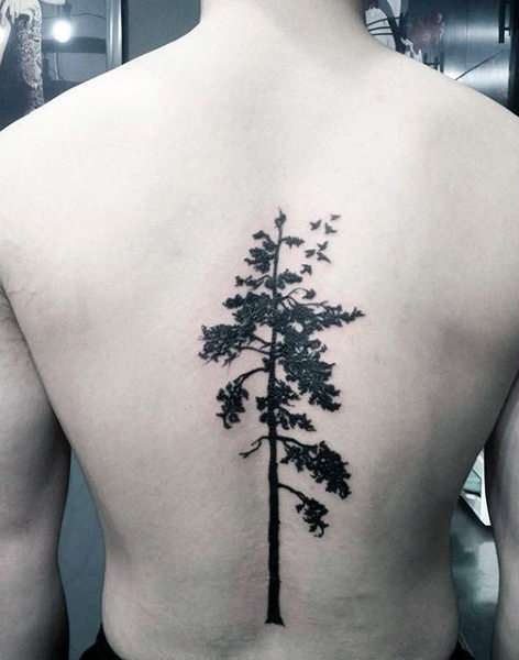 Tatuaje en la columna vertebral: árbol