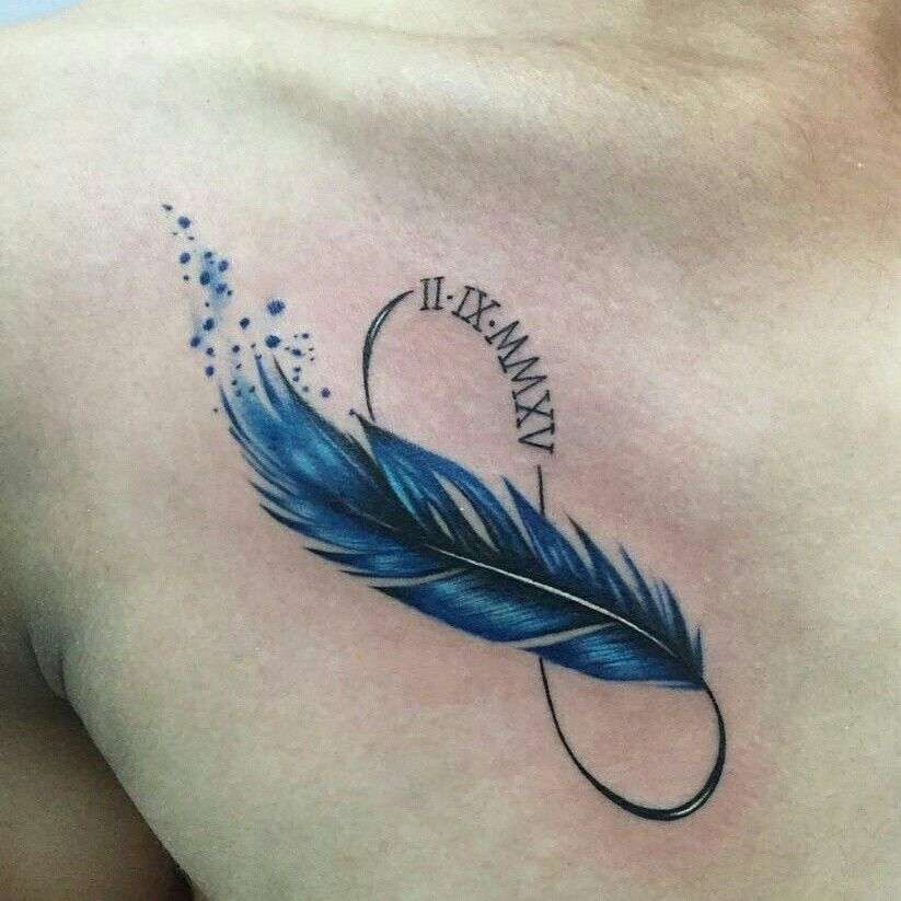 Tatuaje de infinito pluma y fecha