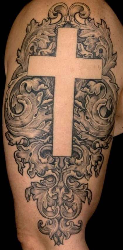 Tatuaje de cruz en negativo
