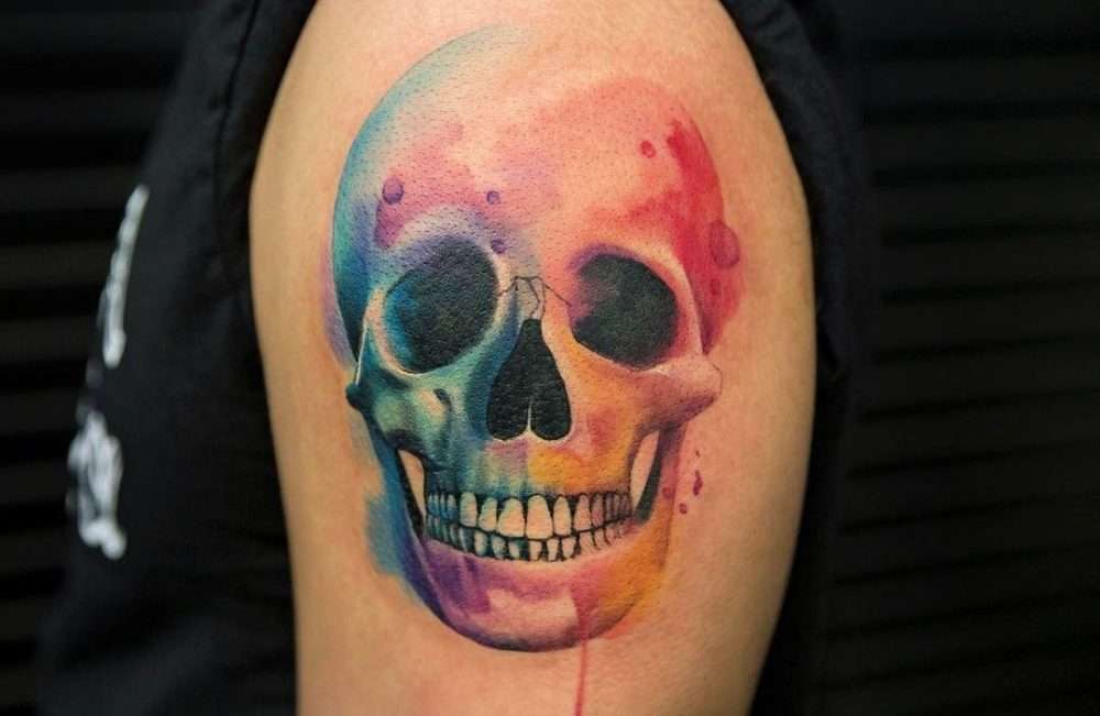 Tatuajes de calavera con colores acuarela