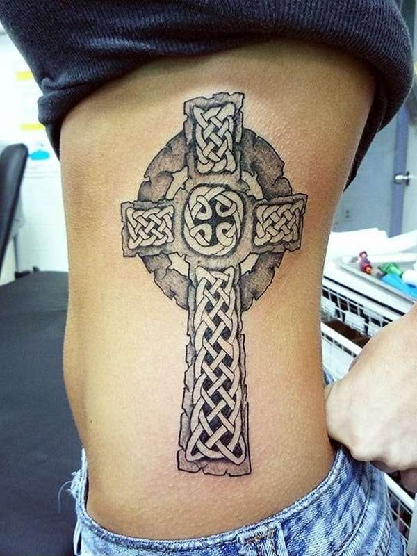 Tatuaje de cruz Celta