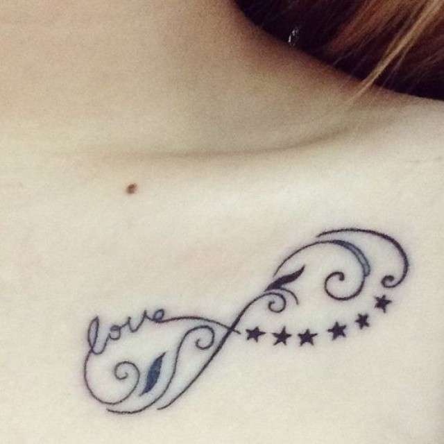 Tatuaje de infinito con estrellas