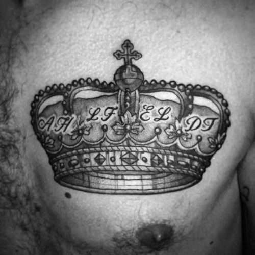 Tatuaje de corona con letras