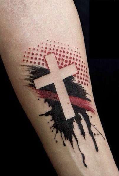 Tatuaje de cruz en rojo y negro
