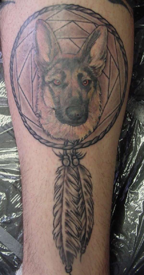 Tatuaje de atrapasueños y mascota
