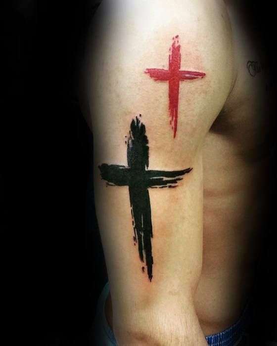 Tatuaje de cruz rojo y negro
