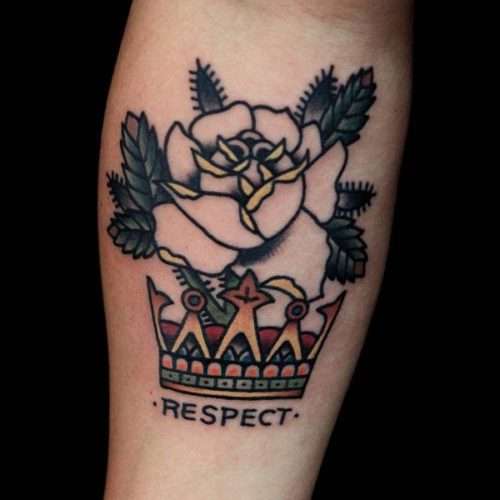 Tatuaje de corona y rosa old school