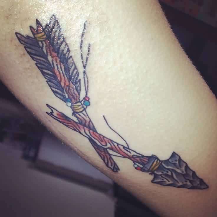Tatuaje de flecha rota