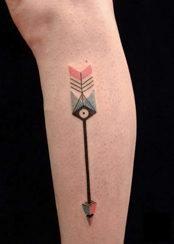 Tatuaje de flecha pequeño
