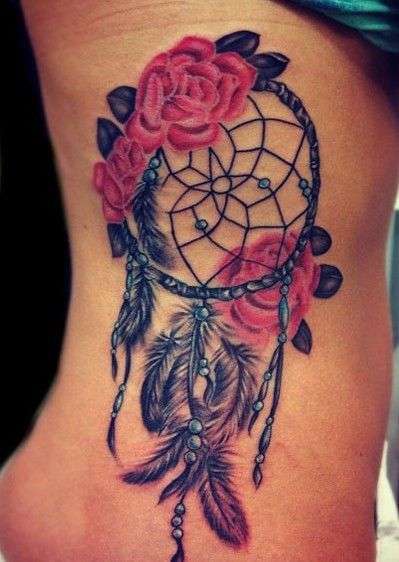Tatuaje de atrapasueños y rosas