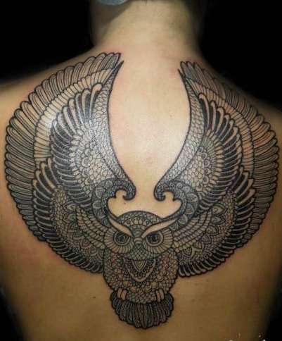 Tatuaje de búho grande