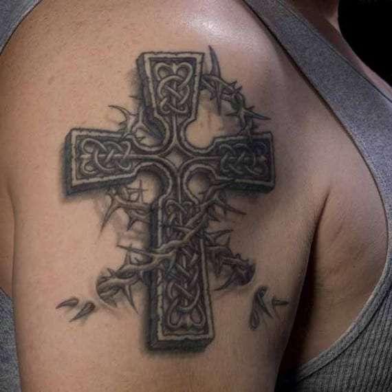 Tatuaje de cruz y espinas